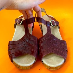 Red Strappy Mara Fisherman Sandals Dansko 8 38 Mahogany